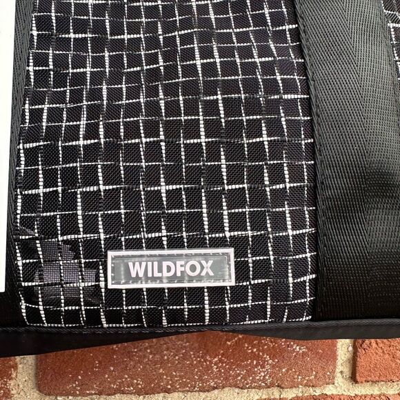 WILDFOX $60 bag black tote w crossbody strap NWT - Picture 3 of 8